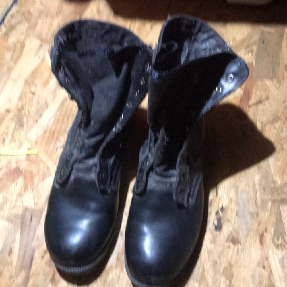 Black combat boots 10ee
